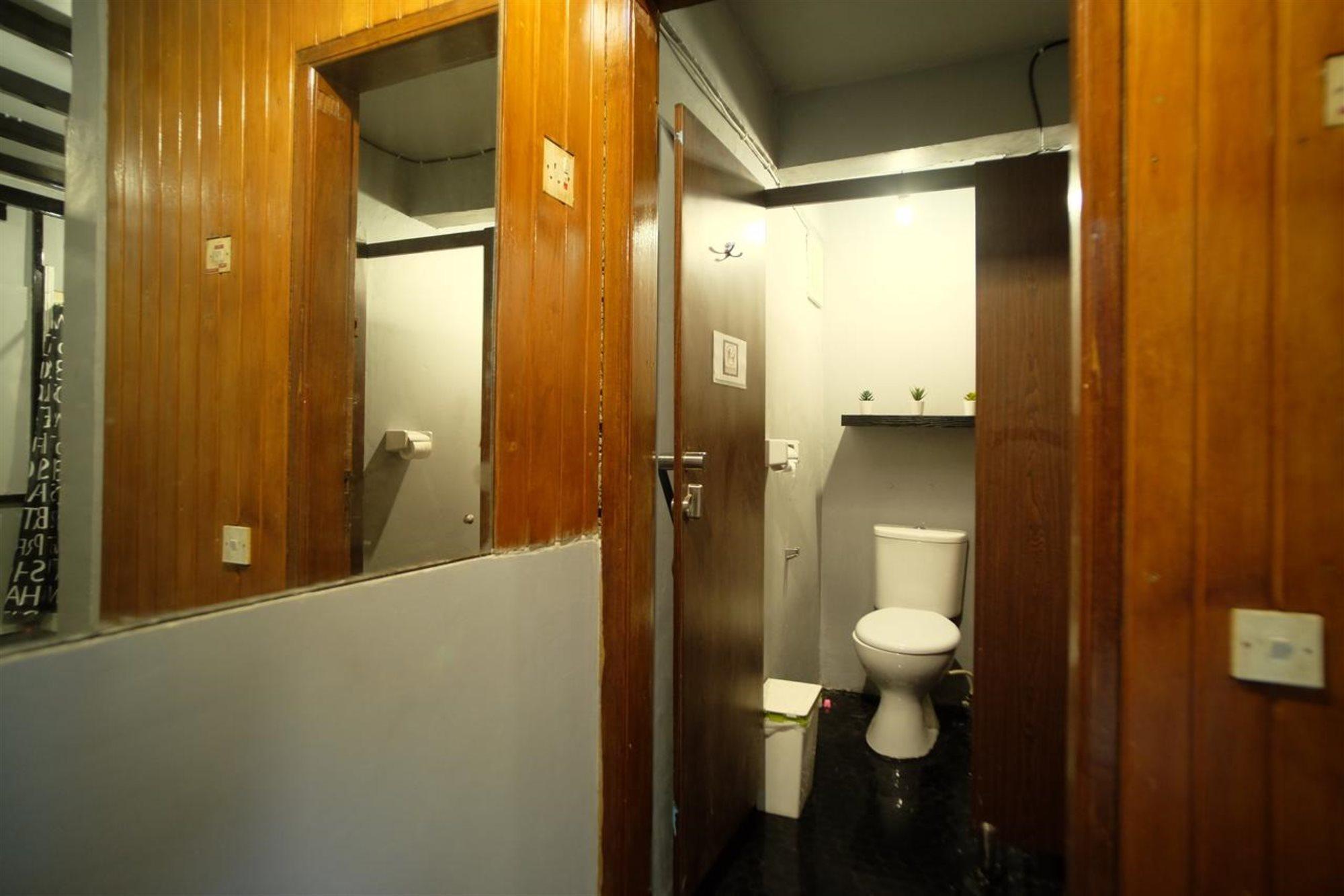 Inap At Capsule Thamrin Hotel Jakarta Ngoại thất bức ảnh